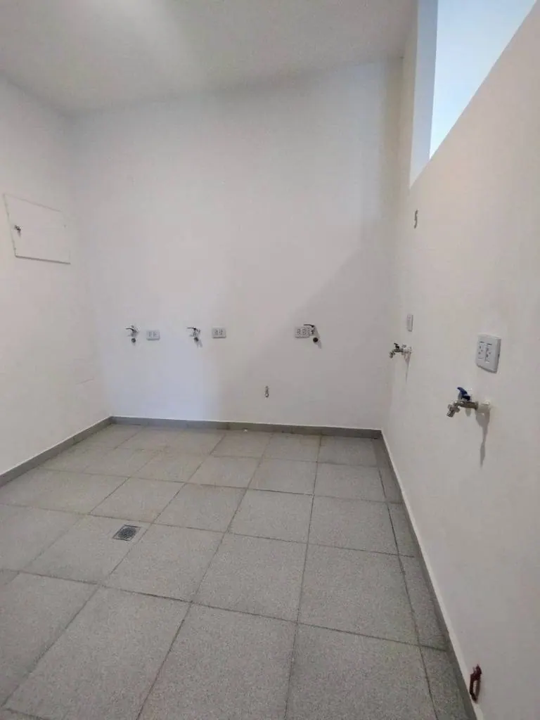 Monoambiente de 25 m² en alquiler en el Centro, calle 21 de Mayo: foto 6 de 8