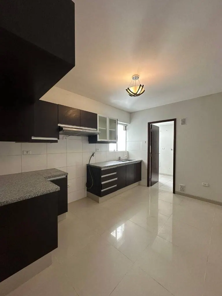 Departamento de 3 dormitorios en venta en el edificio Gava, Av. Beni