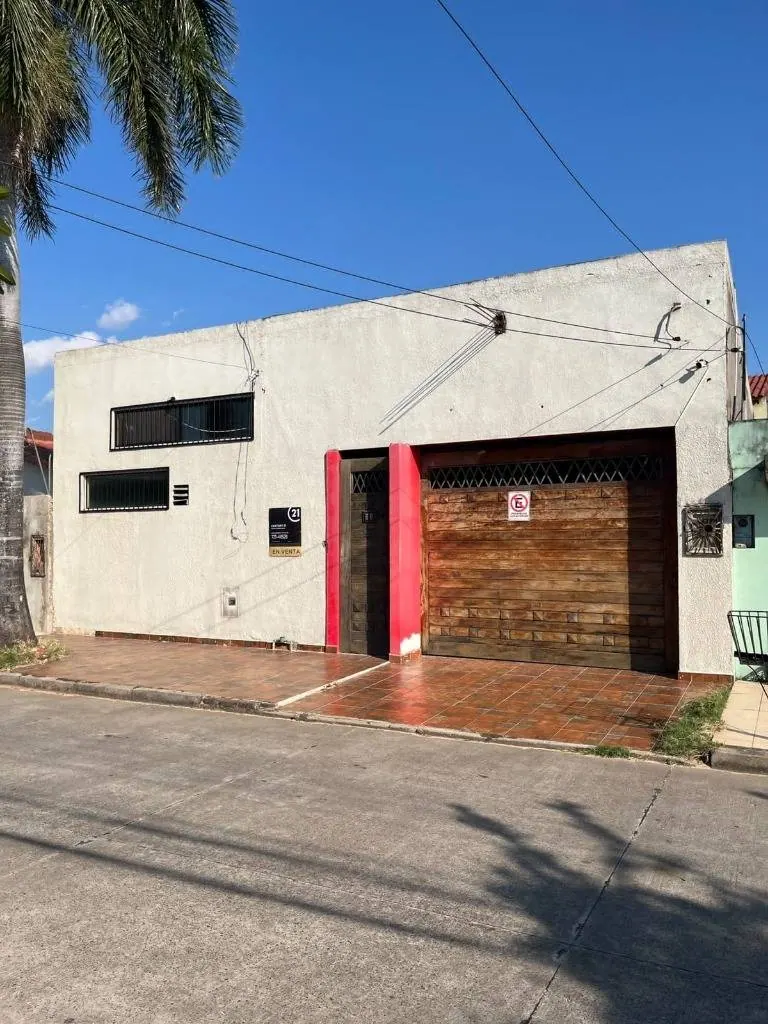 Casa comercial de 5 dormitorios en venta en La Guardia