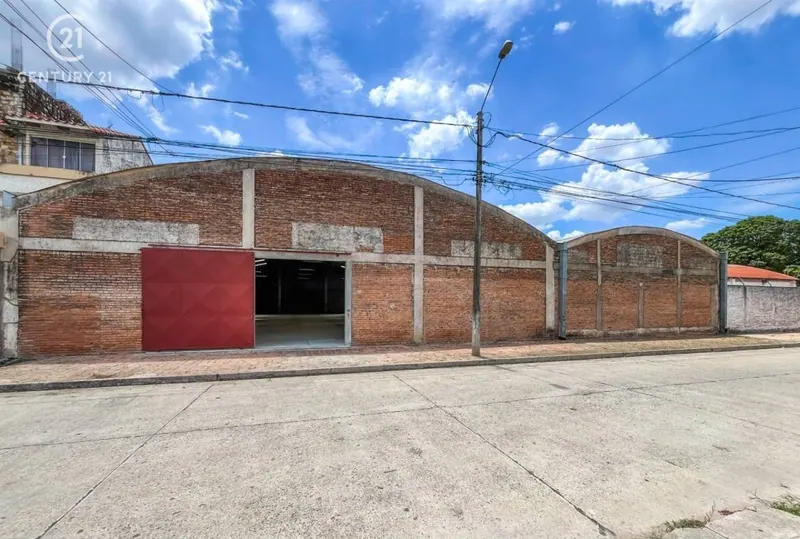 Galpones en esquina en venta en la Zona Norte, terreno de 2.374 m²: foto 1 de 7