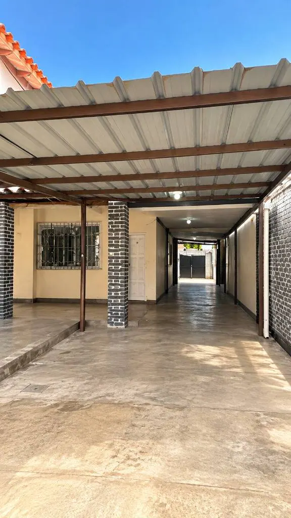 Casa de 3 dormitorios con tienda comercial en venta en la Zona Norte: foto 3 de 8