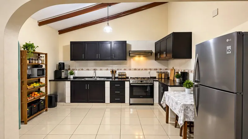 Casa de 3 dormitorios con tienda comercial en venta en la Zona Norte: foto 4 de 8