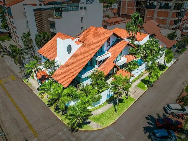 Casa de 7 dormitorios en esquina en venta en Las Palmas, Av. Ibérica
