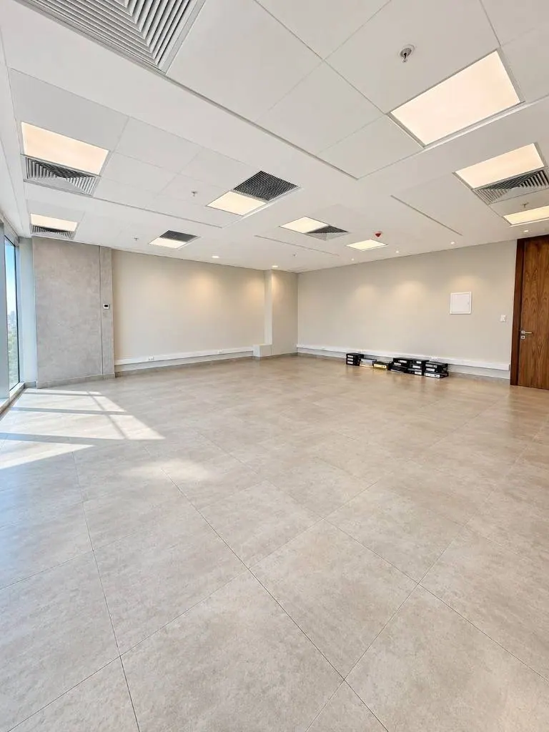 Oficina de 56,60 m² en alquiler en Equipetrol, Manzana 40