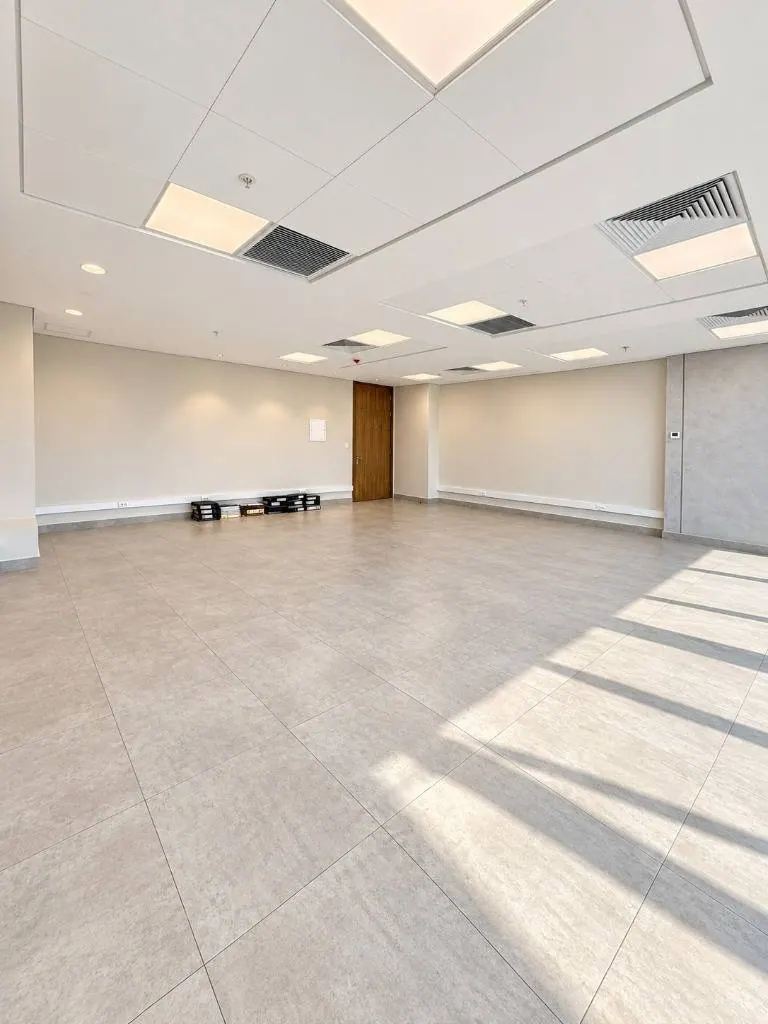 Oficina de 56,60 m² en alquiler en Equipetrol, Manzana 40: foto 5 de 5