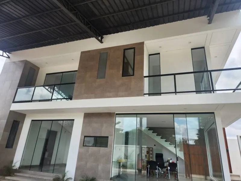 Corner house on an avenue for sale in the Cañoto development, West: foto 3 de 21