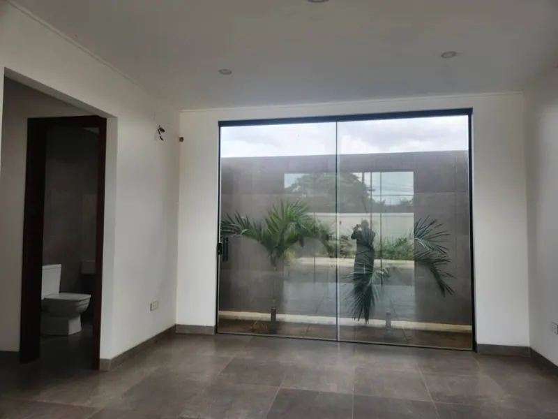 Corner house on an avenue for sale in the Cañoto development, West: foto 10 de 21