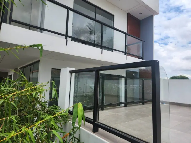 Corner house on an avenue for sale in the Cañoto development, West: foto 14 de 21