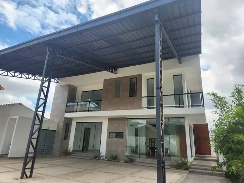 Corner house on an avenue for sale in the Cañoto development, West: foto 21 de 21