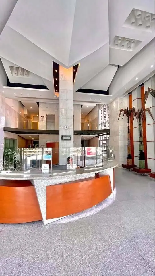 Local comercial de 131,46 m² en alquiler en Torres Dúo, Equipetrol: foto 2 de 9