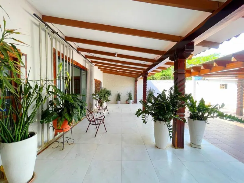 Casa con departamento independiente en venta en el Urubó, Los Batos