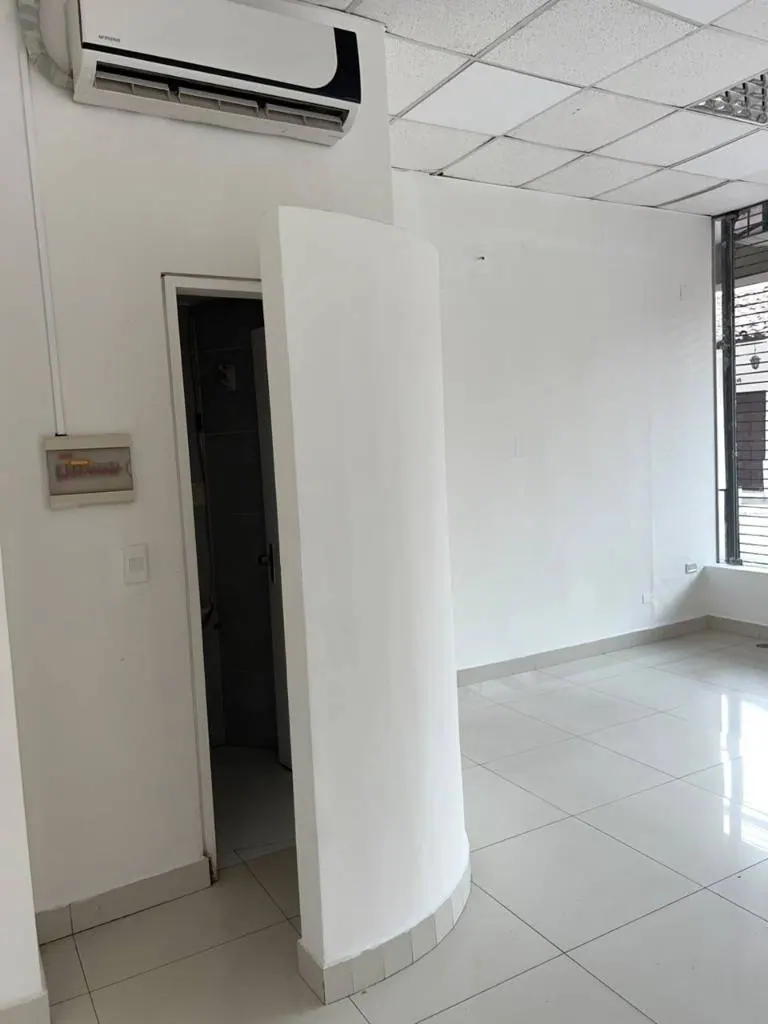 147.43 m² commercial space for rent in the Oriente building: foto 3 de 14