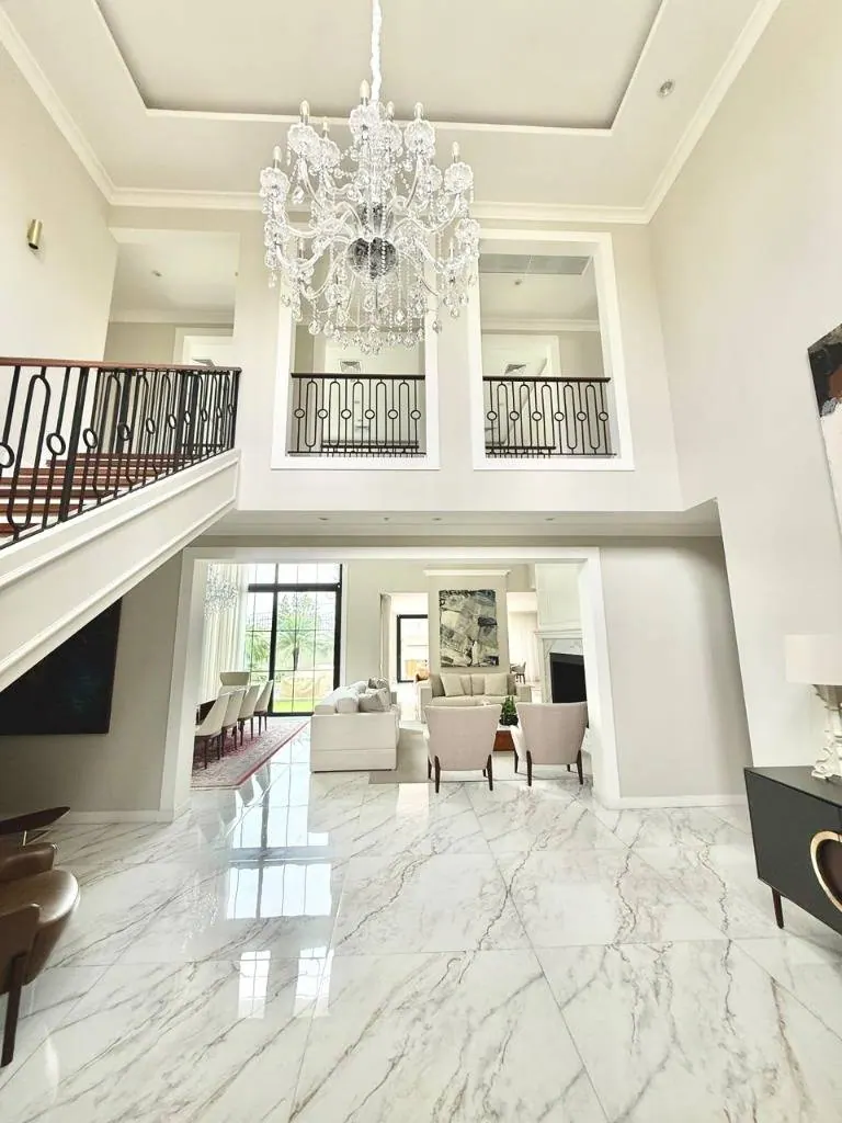 582 m² house for sale in Colinas del Urubó, Urubó: foto 2 de 6