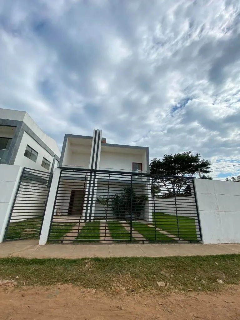 Casa a estrenar de 3 dormitorios en venta en la Zona Sur, 2 plantas: foto 2 de 12