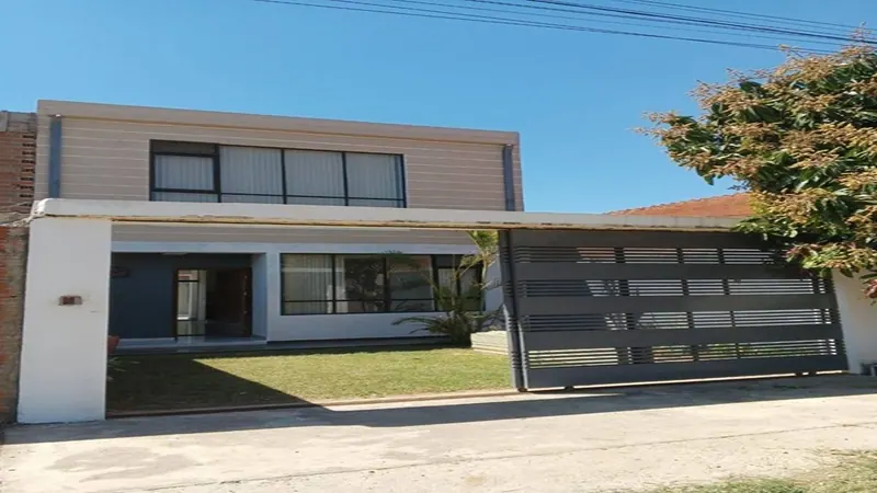 Casa de 3 dormitorios en preventa en la Zona Norte, Av. G77: foto 1 de 3