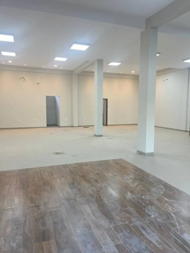 Local comercial de 245 m² en alquiler sobre la carretera a Porongo: foto 3 de 5