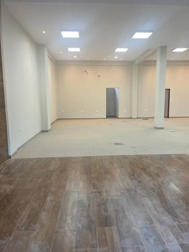 Local comercial de 245 m² en alquiler sobre la carretera a Porongo: foto 4 de 5