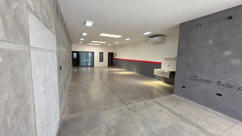 Local comercial en venta en la Zona Este, sobre la Av. Guapay: foto 3 de 7