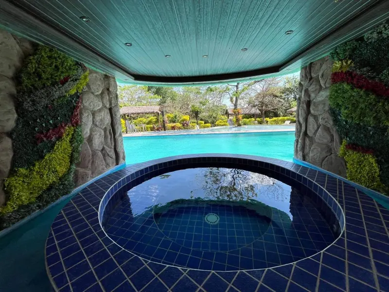 3-hectare country property for sale in Cotoca, with pools and cabins: foto 5 de 13