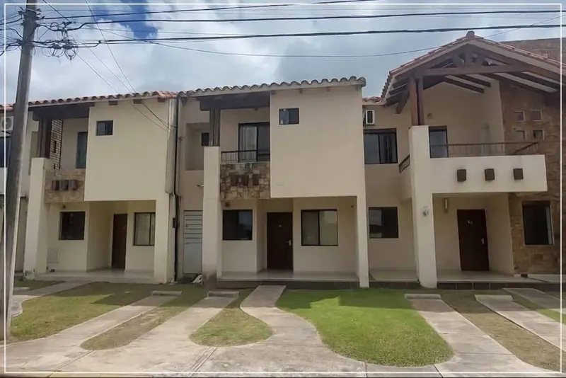 3-bedroom house for sale in the Versalles gated community, North Zone: foto 1 de 5