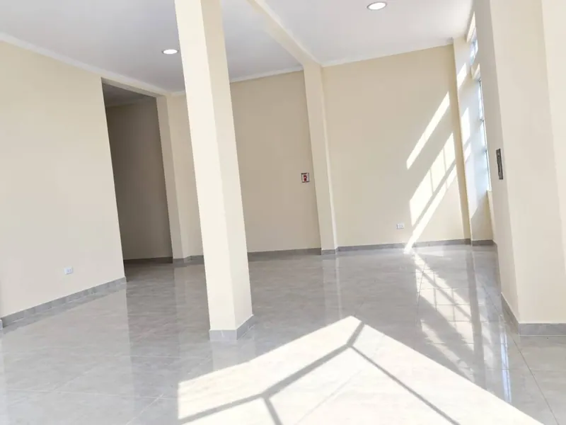 Local comercial de 90 m² en alquiler en esquina sobre la Radial 17 1/2