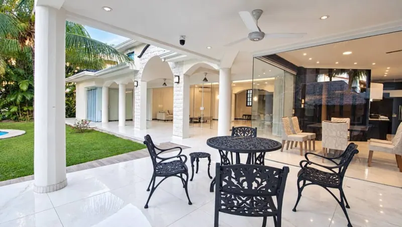 Casa de 6 dormitorios en venta en Colinas del Urubó, sector 2: foto 3 de 12