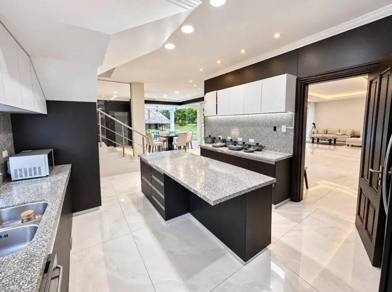 Casa de 6 dormitorios en venta en Colinas del Urubó, sector 2: foto 7 de 12
