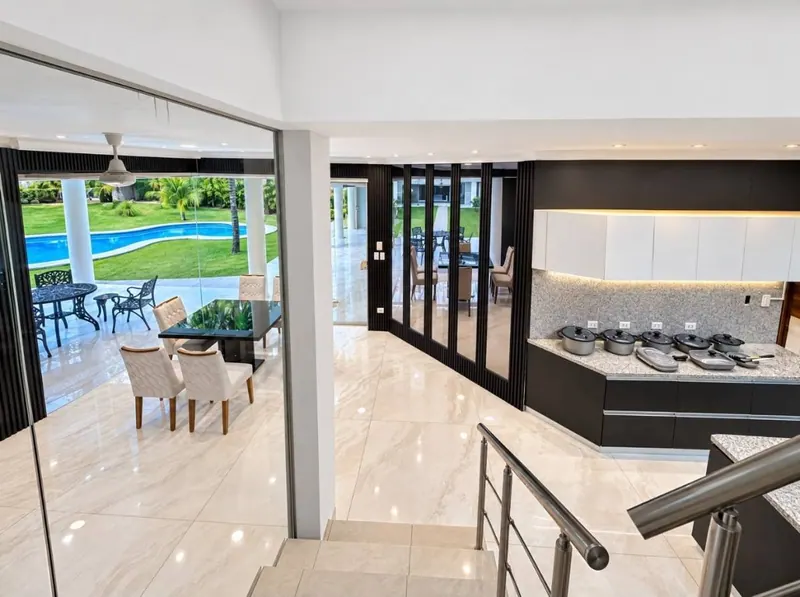 Casa de 6 dormitorios en venta en Colinas del Urubó, sector 2: foto 8 de 12