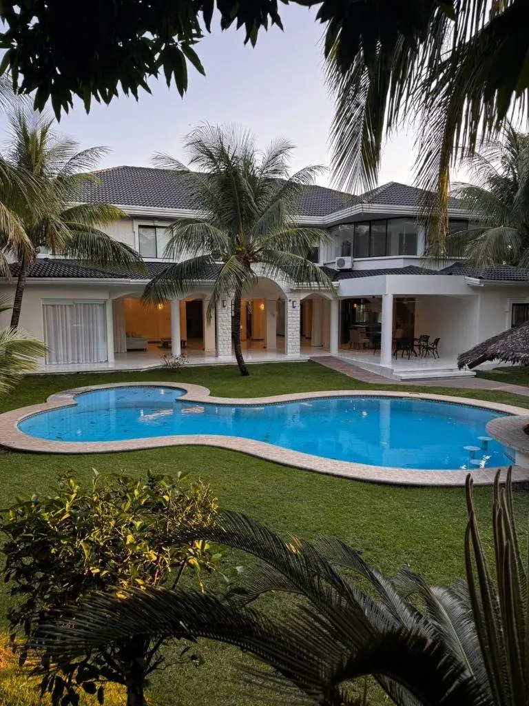 Casa de 6 dormitorios en venta en Colinas del Urubó, sector 2: foto 10 de 12