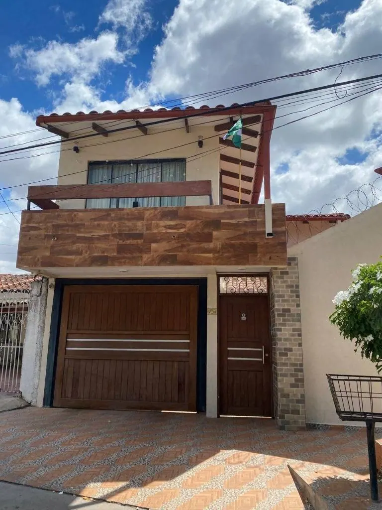 Furnished 3-bedroom house for rent on Av. Paraguá