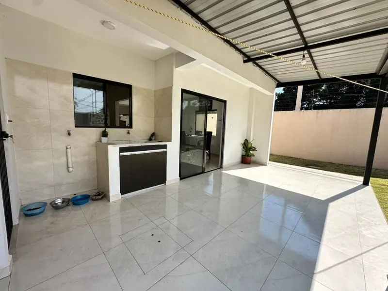 Casa en esquina de 2 plantas en venta en la Zona Norte, km 10: foto 13 de 35
