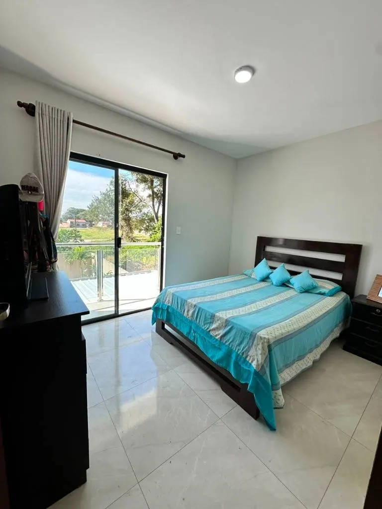 Casa en esquina de 2 plantas en venta en la Zona Norte, km 10: foto 22 de 35