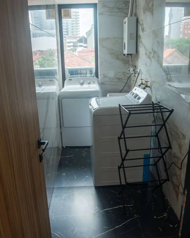Departamento amoblado de 2 dormitorios en venta en Equipetrol: foto 7 de 11