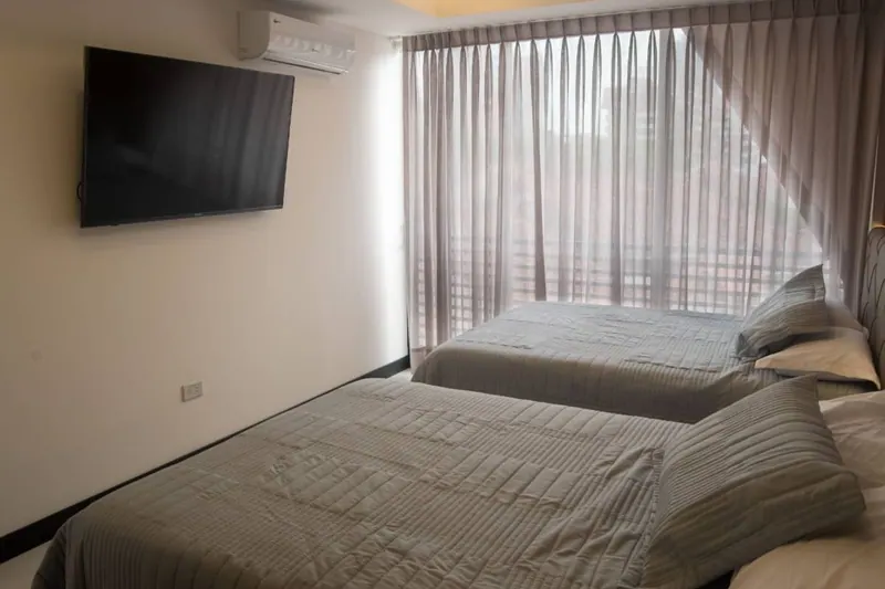 Departamento amoblado de 2 dormitorios en venta en Equipetrol: foto 8 de 11