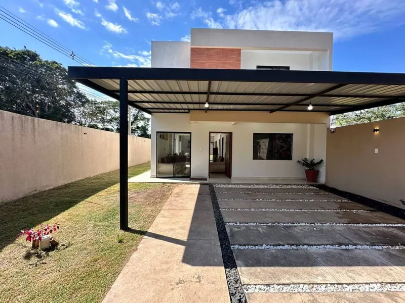 5-bedroom corner house for rent in Norte de La Molina
