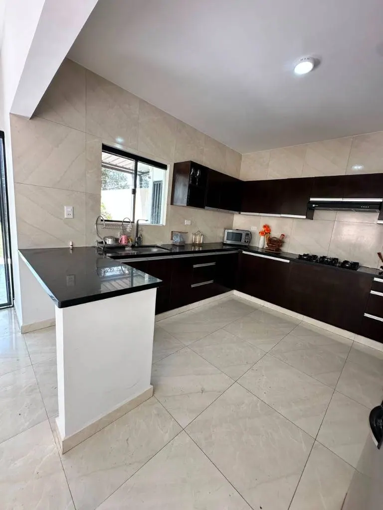 5-bedroom corner house for rent in Norte de La Molina: foto 12 de 35