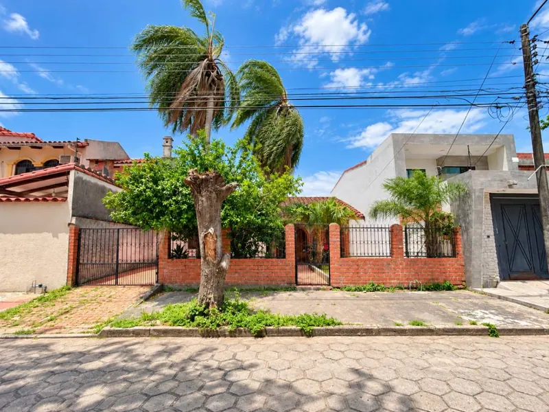 Casa en venta en el barrio Ramafa, terreno de 425 m², Zona Sur