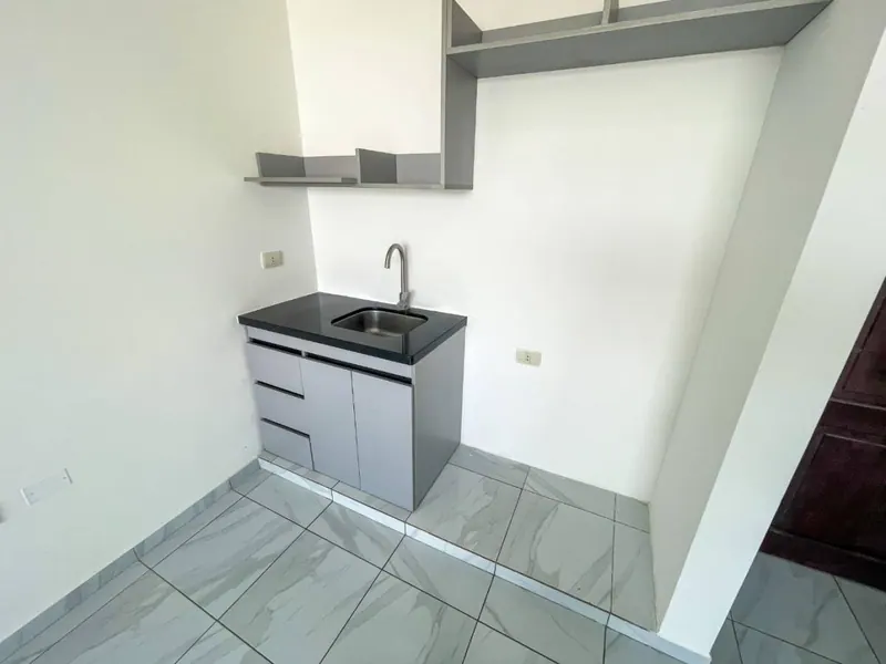 Monoambiente en alquiler en el Centro, cerca de la plaza principal: foto 3 de 9