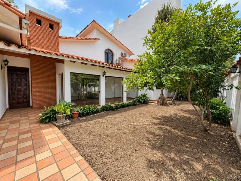 Corner house for rent in Los Cusis, commercial use: foto 2 de 16