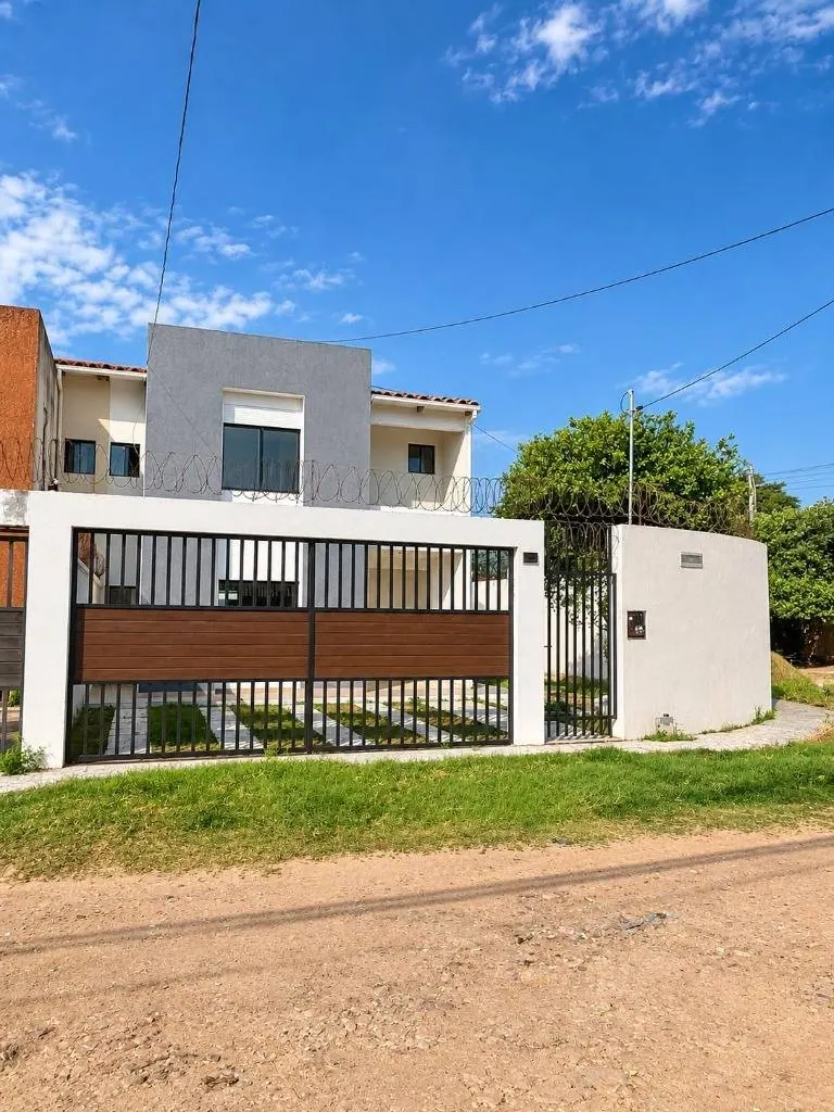 Casa en esquina en venta en la Urbanización Rico, Zona Este: foto 1 de 22