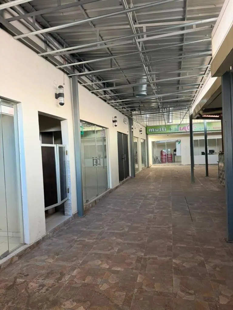Galería con 11 locales comerciales en venta sobre la calle Bolívar: foto 7 de 13