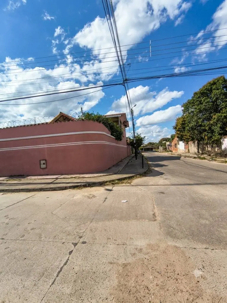 Casa en esquina con dos viviendas independientes en venta, Zona Este: foto 3 de 11