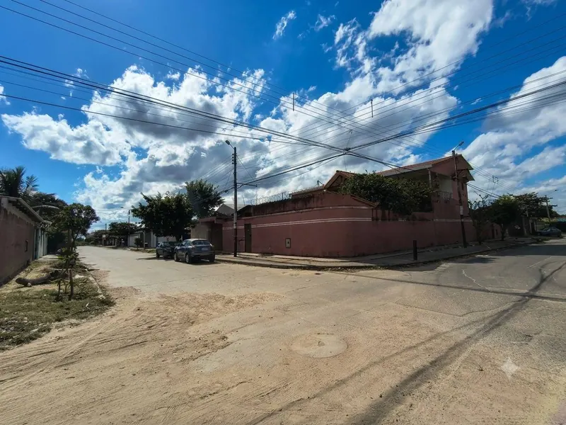 Casa en esquina con dos viviendas independientes en venta, Zona Este: foto 1 de 11