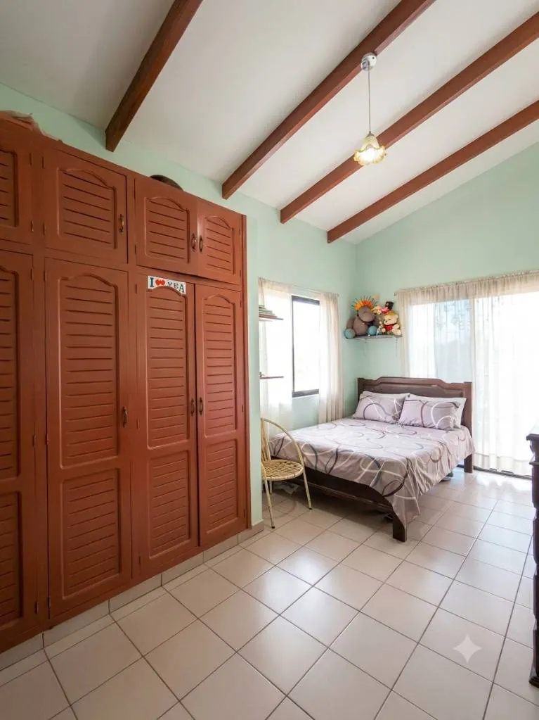 Casa en esquina con dos viviendas independientes en venta, Zona Este: foto 7 de 11