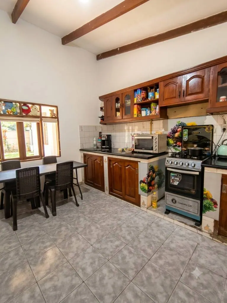 Casa en esquina con dos viviendas independientes en venta, Zona Este: foto 9 de 11
