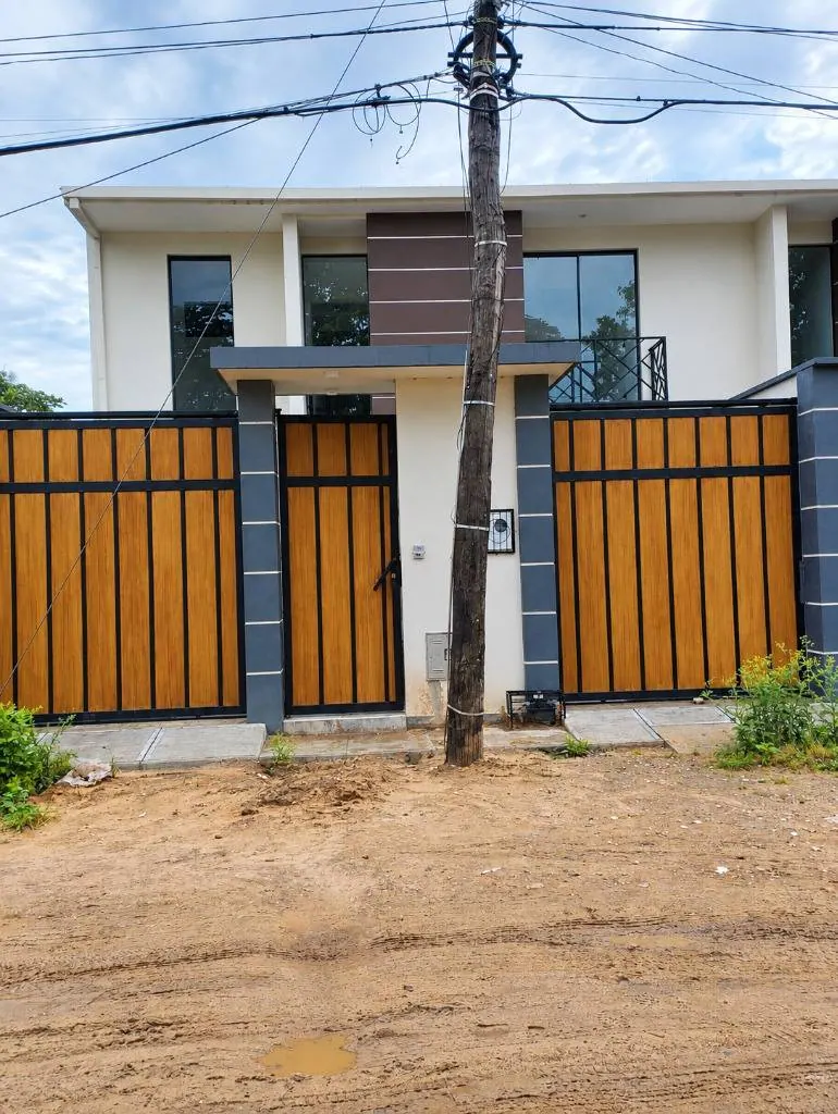 Casa de 3 dormitorios en venta en el condominio Villegas Garden: foto 1 de 16
