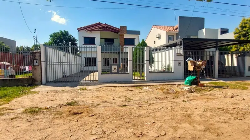 Casa de 6 dormitorios con piscina en venta en La Guardia