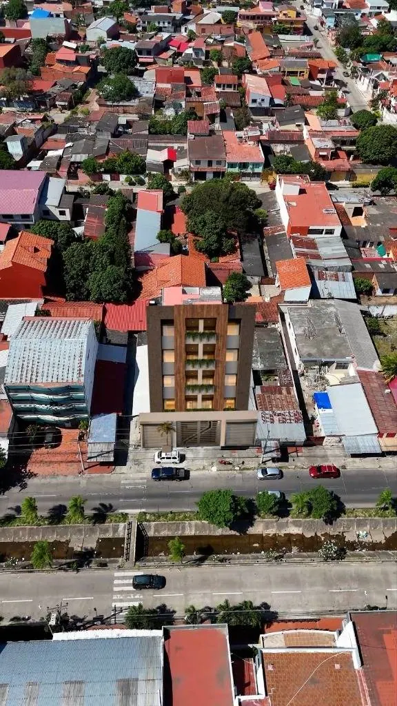 Mixed-use house for sale on Av. Centenario, West Zone: foto 1 de 6
