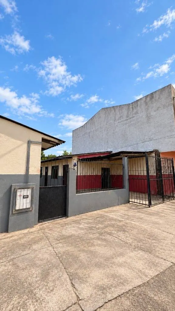 Casa de 9 habitaciones en venta en el Plan 3.000, Zona Sur: foto 1 de 4