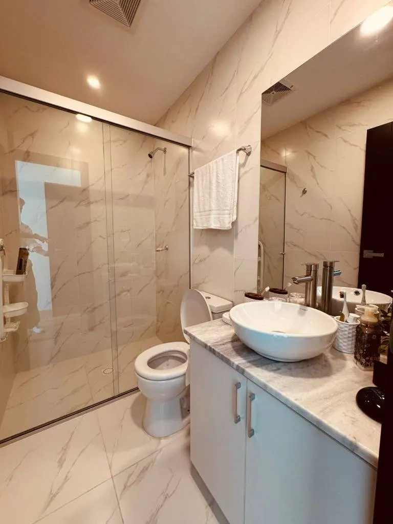 Departamento amoblado de 2 dormitorios en venta en Mar Adentro, Urubó: foto 7 de 9